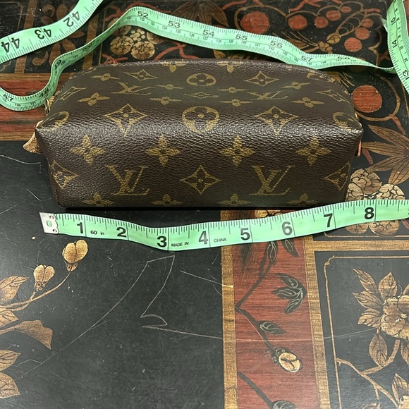 Louis Vuitton cosmetic bag. No box or dust bag. Guaranteed authentic. - Picture 2 of 9